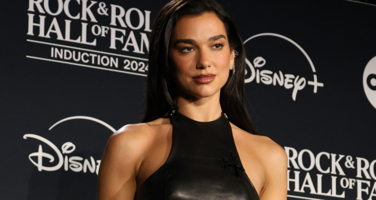 Su última visita fue en 2022: aseguran que Dua Lipa vuelve a Chile, pero no por un concierto