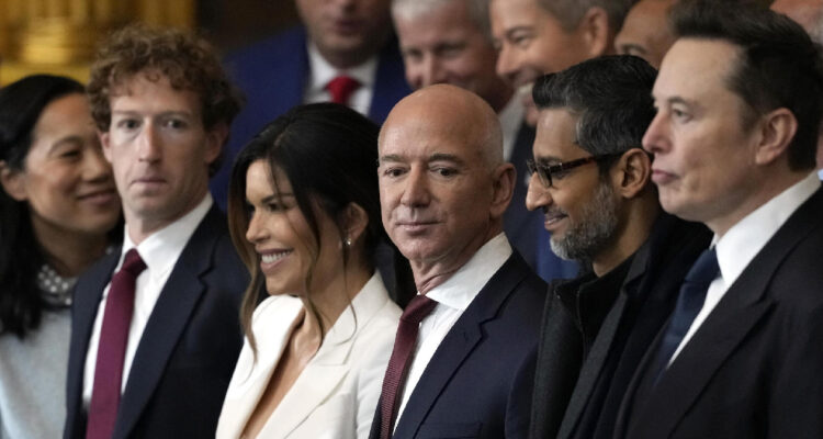 Los multimillonarios que vivieron “en primera fila” la investidura de Trump: ¿un cambio de actitud?