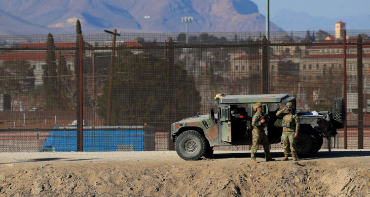 EE.UU. enviará 1.500 militares más a la frontera con México