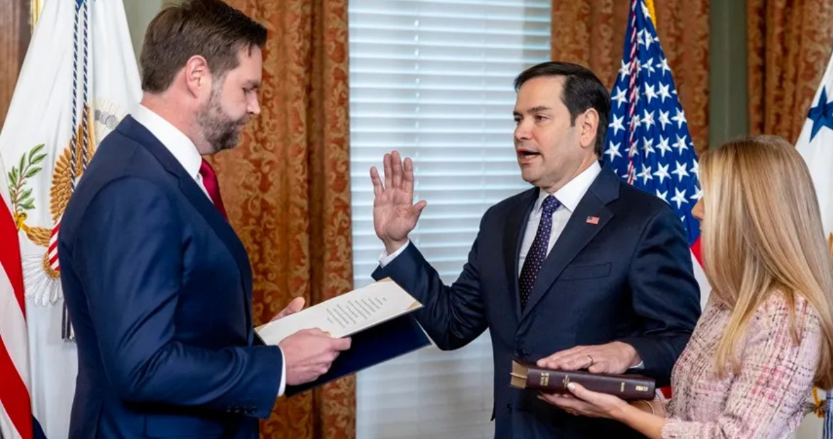 Marco Rubio jura como secretario de Estado y promete trabajar por un mundo más seguro con Trump