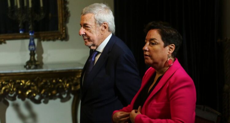 Diputados UDI cuestionan permanencia de Beatriz Sánchez como embajadora: gobierno respaldó su gestión