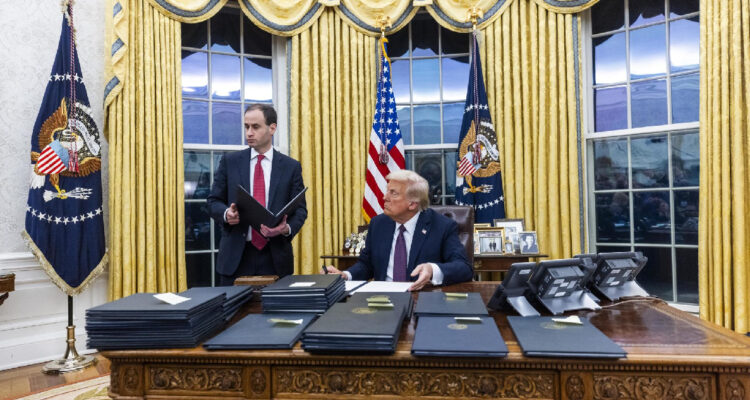 Las grandes corporaciones de Estados Unidos aplauden las primeras medidas de las “Trumponomics”