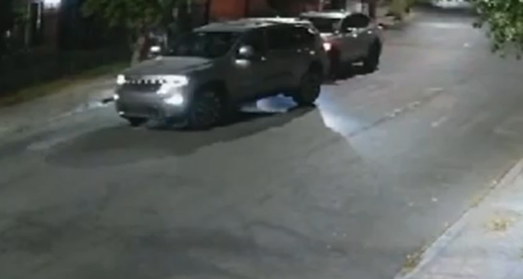 Mujer es golpeada por delincuentes que le robaron su auto durante encerrona en Maipú