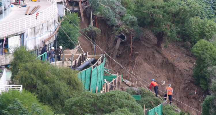 Postergan permisos para construir cerca de socavones