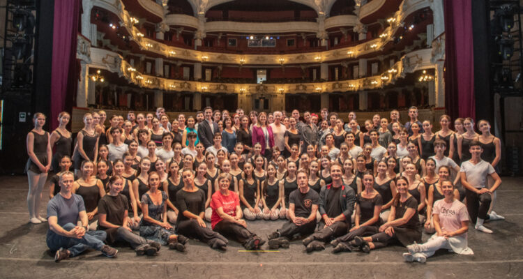 Escuela de Danza de Ópera de París llega a Chile para instruir a profesores y alumnos latinoamericanos