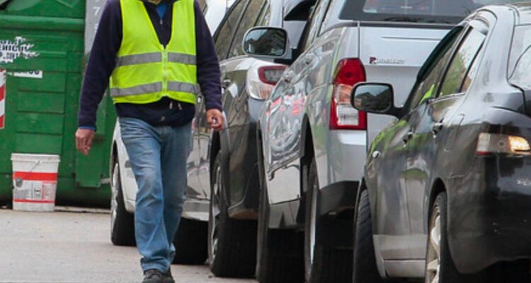 Ñuñoa aprueba ordenanza que busca erradicar a estacionadores ilegales de la comuna