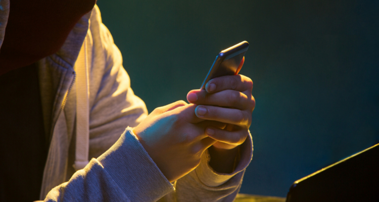 Las cuatro señales de alerta que delatan que una oferta laboral probablemente es una estafa