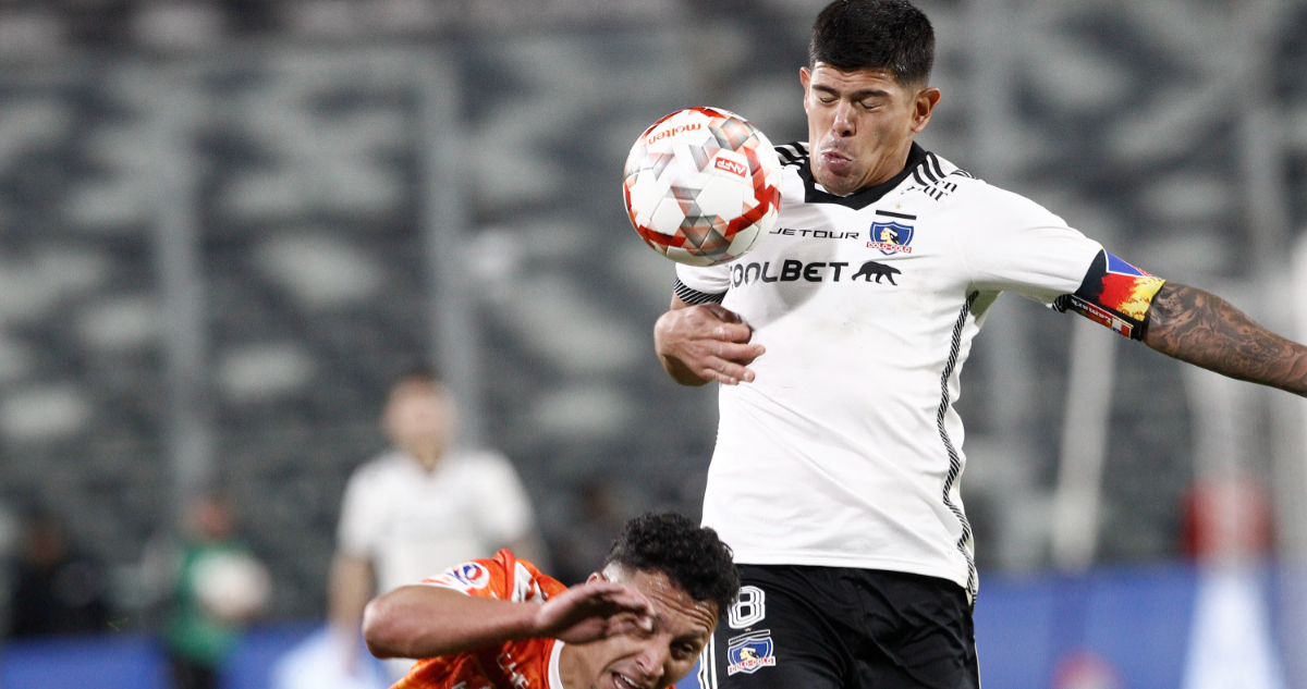 Esteban Pavez jugando para Colo Colo en 2024