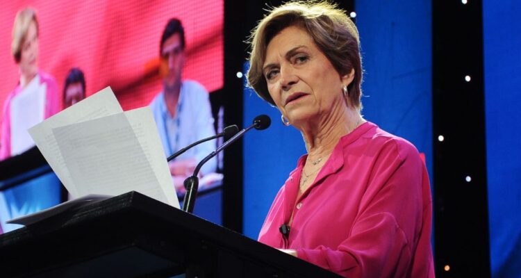 Matthei destaca “derecho a deportar” y cuestiona gestión del gobierno tras polémica de Petro y Trump