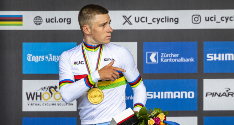 Ciclista Evenepoel fija su regreso a las pistas tras chocar con furgoneta y fracturarse clavícula