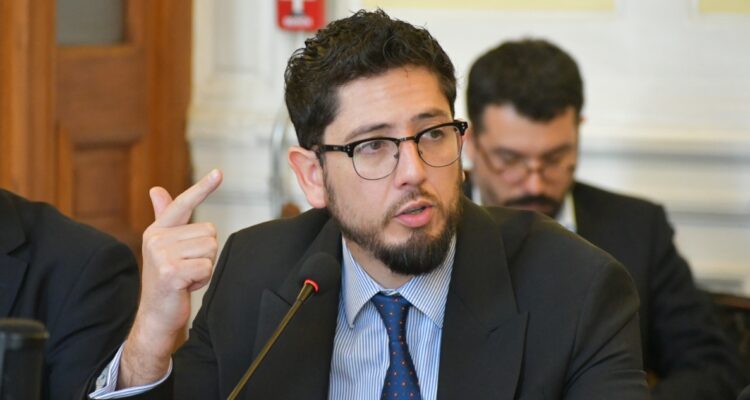 Informe de Contraloría no logra acreditar labores de exsubsecretario Fernando Araos en SSVQ