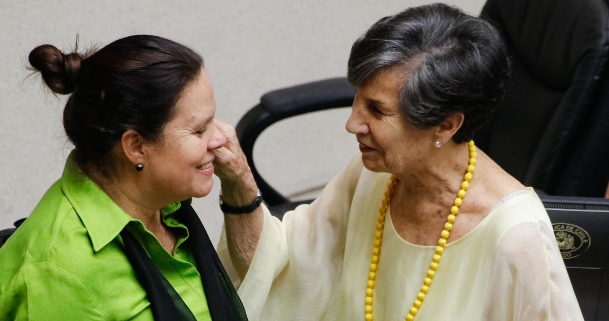 “Vamos a ser coherentes”: Gobierno manifiesta colaboración ante citación de Fernández y Allende