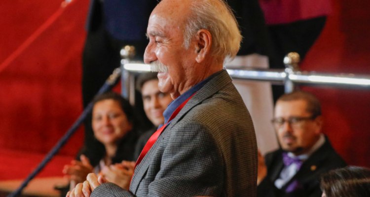 Fernando Farías recibe homenaje por su amplia trayectoria actoral: “Se lo recontra merece”