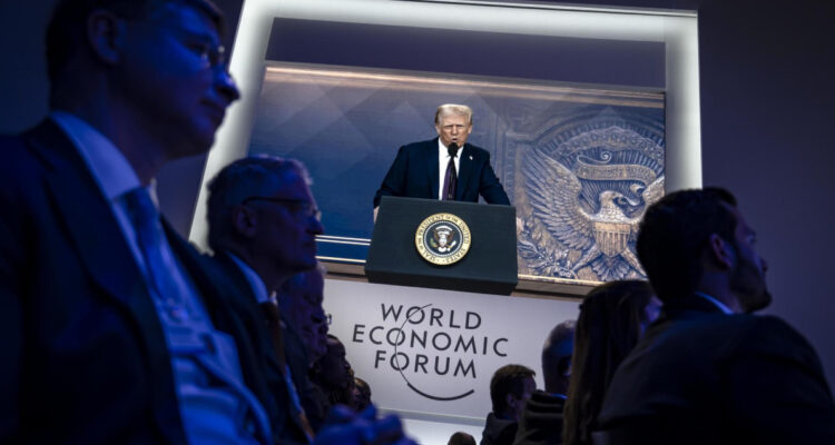 “Fabriquen en EEUU o paguen aranceles”: La amenaza de Trump a empresas en el Foro Económico Mundial