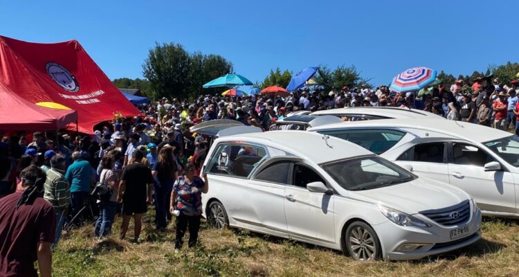 Funerales de víctimas de naufragio en Bahía Mansa