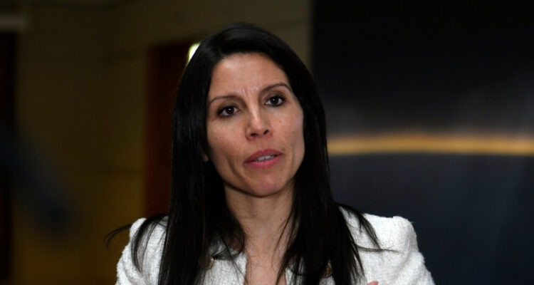 Senadora Gatica (RN) presenta propuesta para aumentar un 30% la PGU de las mujeres