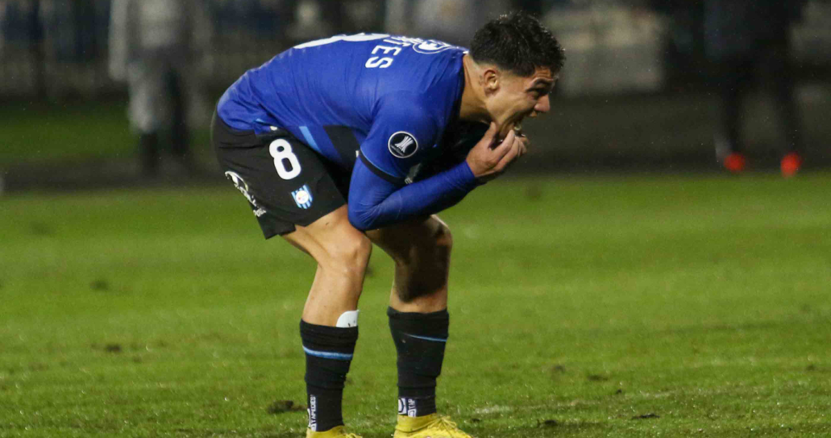 Gonzalo Montes jugando para Huachipato