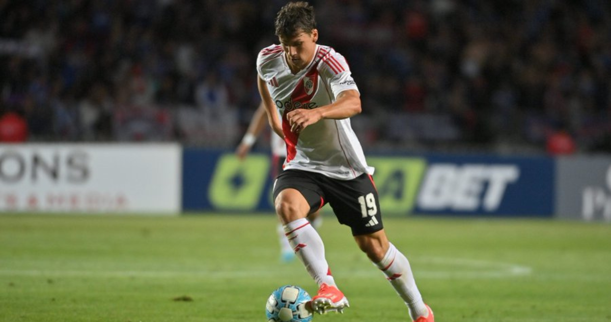 Gonzalo Tapia conquista a los hinchas de River tras debut ante La U.
