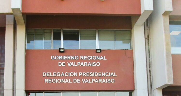 Nuevos consejeros regionales se reúnen con gobernador Mundaca por el traslado del GORE a otra sede