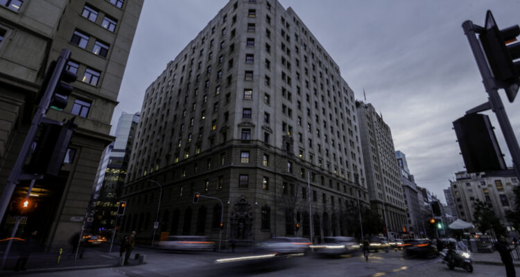 US$3.400 millones: Gobierno anuncia plan de financiamiento con colocación de bono en dólares y euros