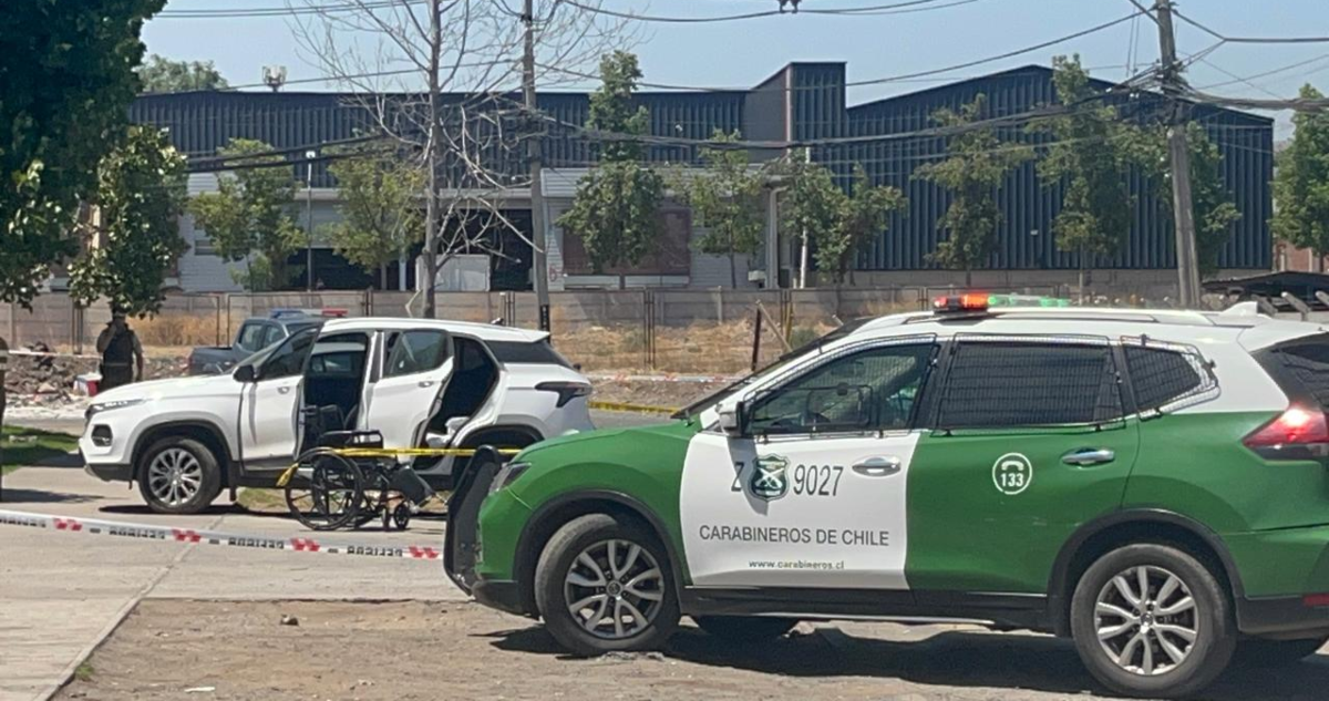 Hombre muere acribillado en Quilicura: atacante disparó desde una moto en la vía pública