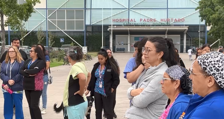 Hospital Padre Hurtado sigue en paro: funcionarios esperan cumplimiento de acuerdo con Carabineros