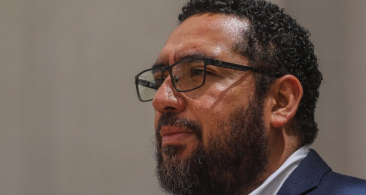 Ministro Cataldo responde a amenaza de paro docente en Santiago: “Colaboramos para que pago se cumpla”