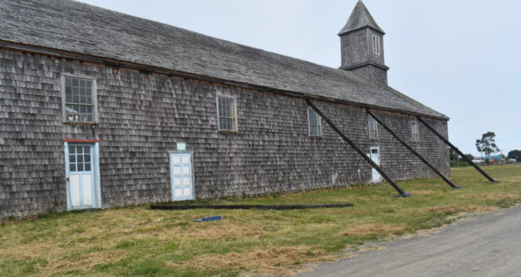 Pedirán a presidente Boric acelerar restauración de iglesia Patrimonio de la Humanidad de Isla Caguach