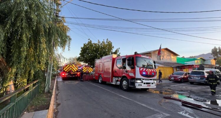 Incendio deja 6 viviendas afectadas en La Granja