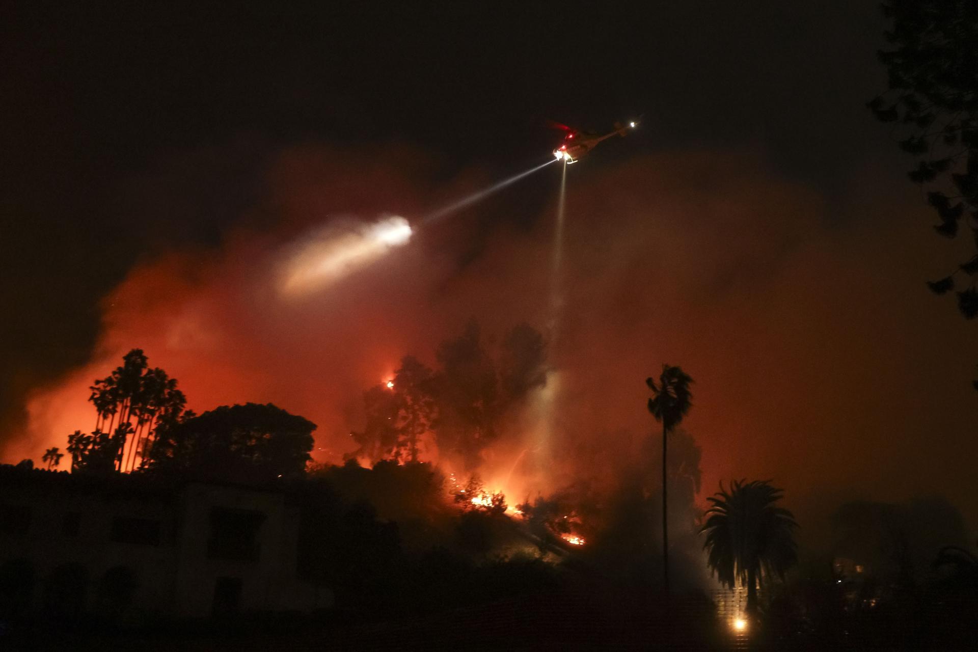 Imagen del incendio forestal de Sunset en Los Ángeles, California, tomada el 8 de enero