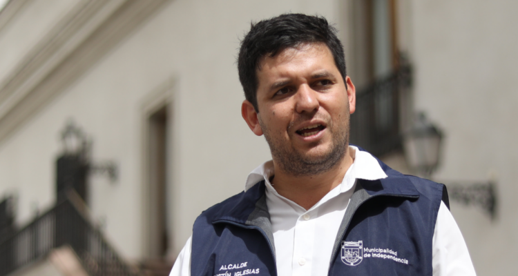 Mujer acusa extorsión vinculada a funcionario de Independencia: municipio anuncia sumario y querella