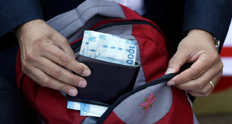 Menos morosos pero mayores deudas: el panorama que deja el informe 2024 de morosidad en Chile