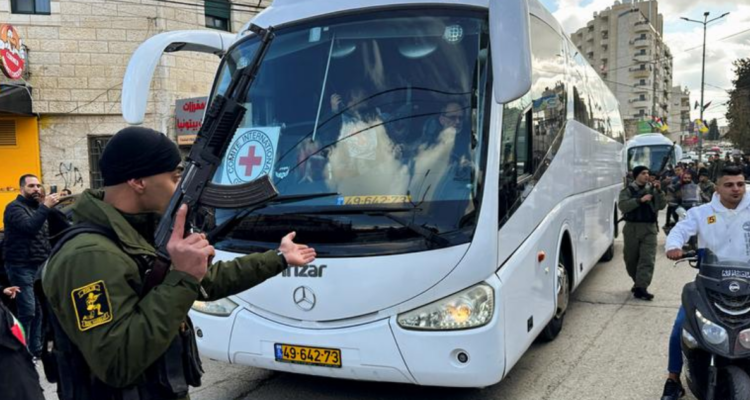 Israel anuncia la liberación de 200 presos palestinos tras la entrega de 4 rehenes israelíes