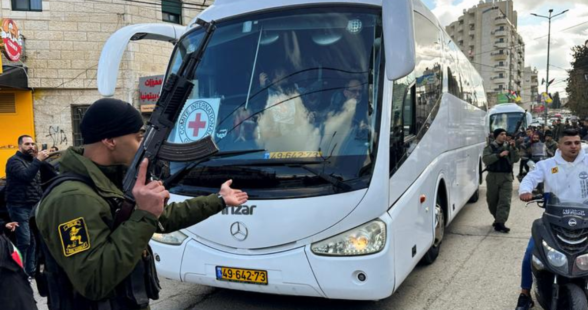 Israel anuncia la liberación de 200 presos palestinos tras la entrega de 4 rehenes israelíes