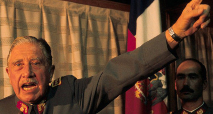 La desinformación contribuye a que los jóvenes de hoy idealicen la figura del dictador Augusto Pinochet