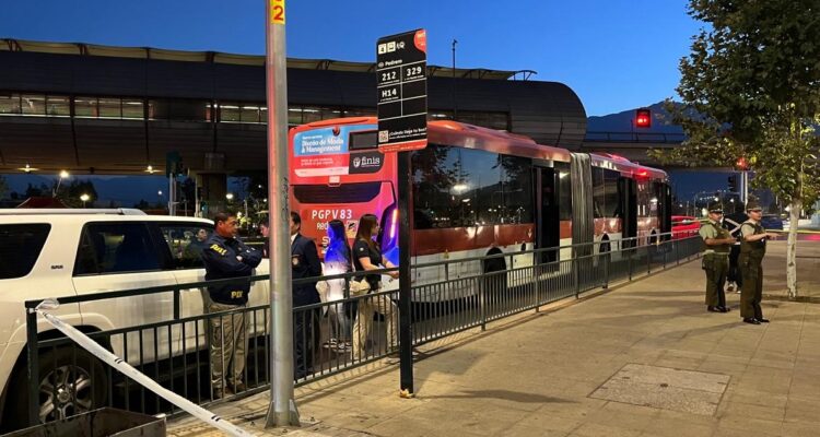 Funcionario PDI da muerte a delincuente que intentó asaltarlo arriba de un bus en La Florida