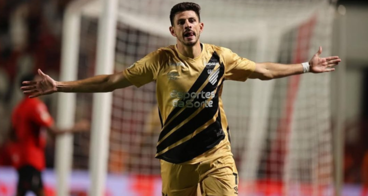 Aseguran que La U llegó a acuerdo con Lucas Di Yorio para que sea el nuevo delantero azul.