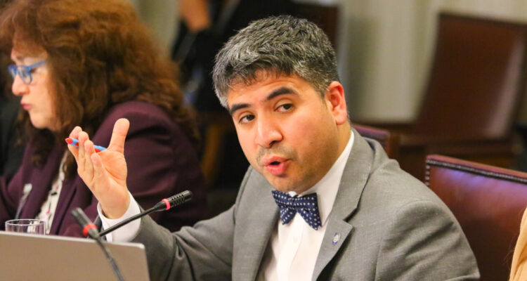 Lagomarsino critica al Gobierno por reducir el presupuesto en Salud en más de $15 mil millones