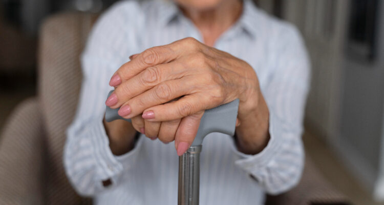 Ley Ricarte Soto amplía cobertura: reumatóloga explica impacto de nuevos avances