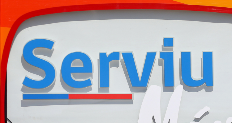 Logo del Serviu por obras en avenida Simpson de Valdivia