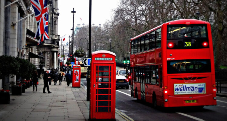 La libra cae ante la mayor rentabilidad de la deuda británica por temor a una estanflación