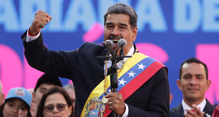 Maduro dice que se prepara con Cuba y Nicaragua para “tomar las armas” de ser necesario