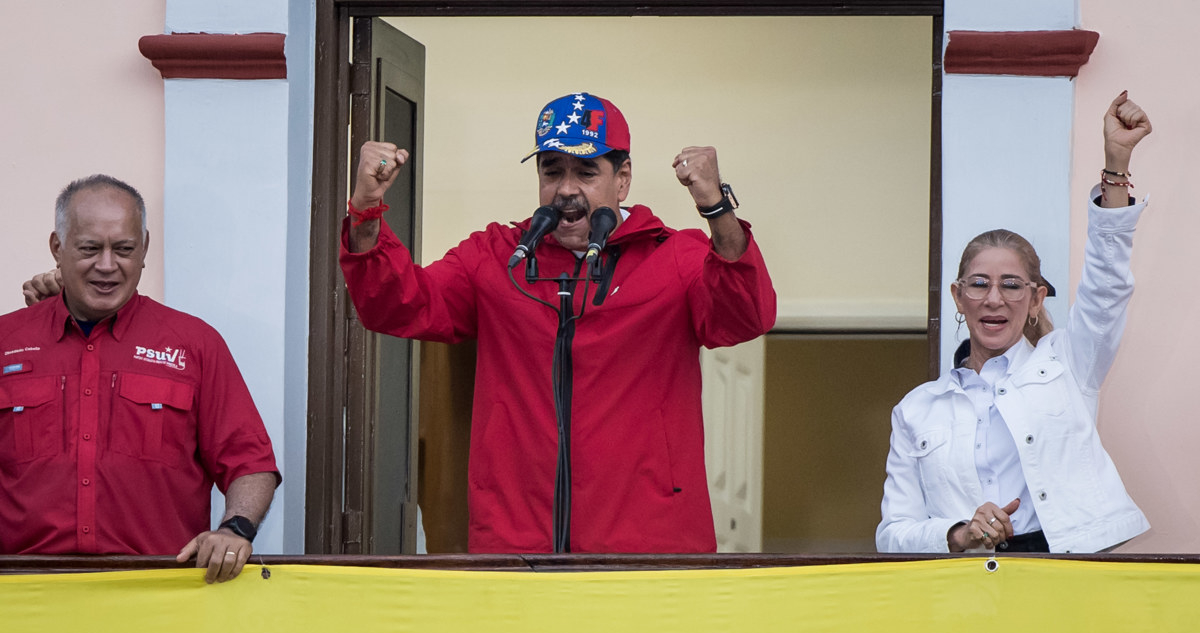 Maduro afirma que se prepara “permanentemente” para una “lucha armada” por la “democracia”
