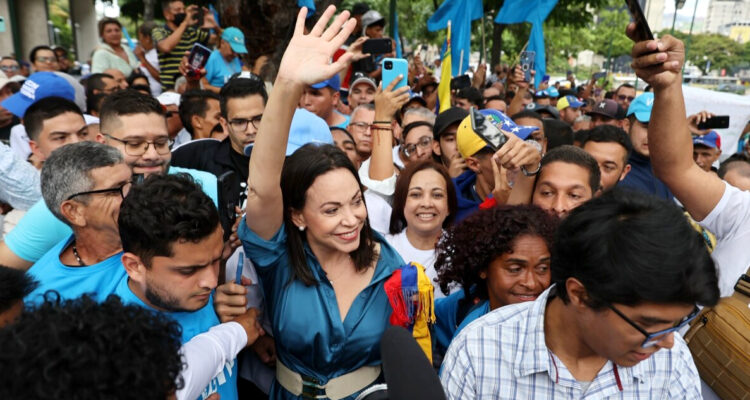 María Corina Machado afirma que está en un 