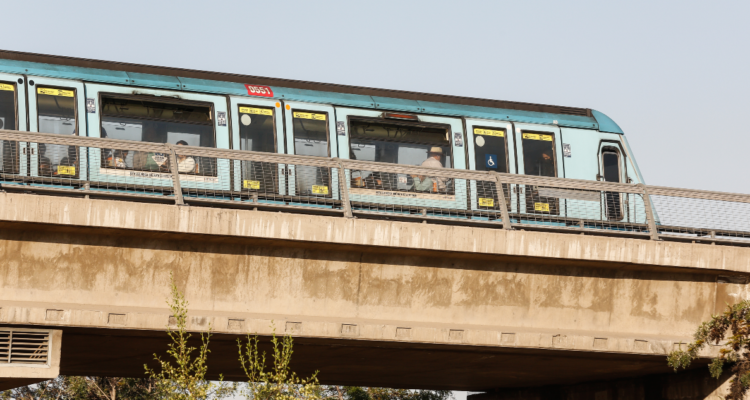 Metro restable servicio en Línea 5 tras suspensión en 8 estaciones por persona en la vía