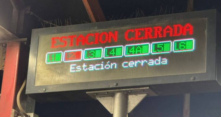 Metro de Santiago restablece servicio de la Línea 2 tras falla técnica