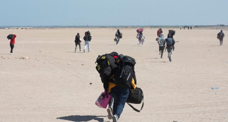 Oficialismo defiende cifras sobre migrantes irregulares tras críticas de la oposición