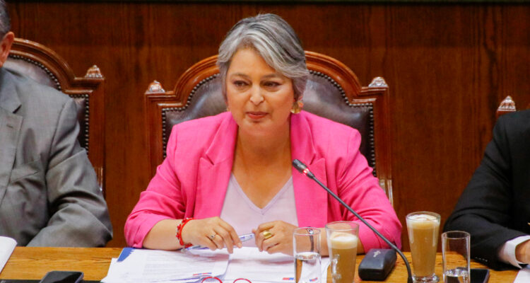 Ministra Jara destaca el fin de un sistema de 43 años tras la aprobación de la reforma de pensiones