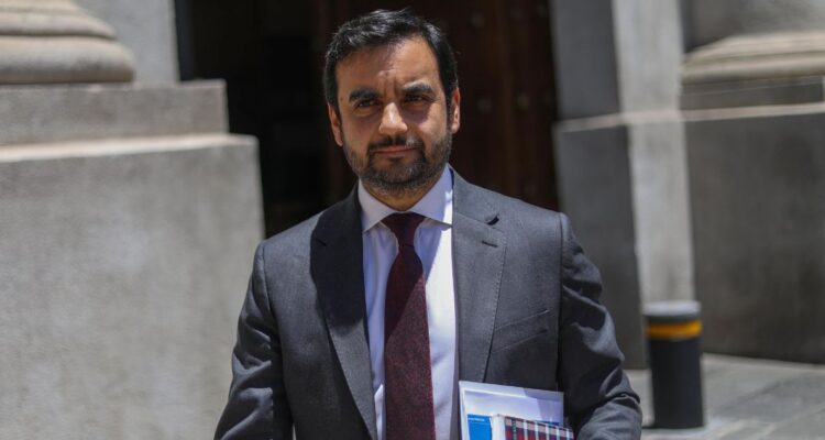 Ministro Gajardo por fallas en Registro Civil: “No puede tener problemas en cuestiones tan básicas”