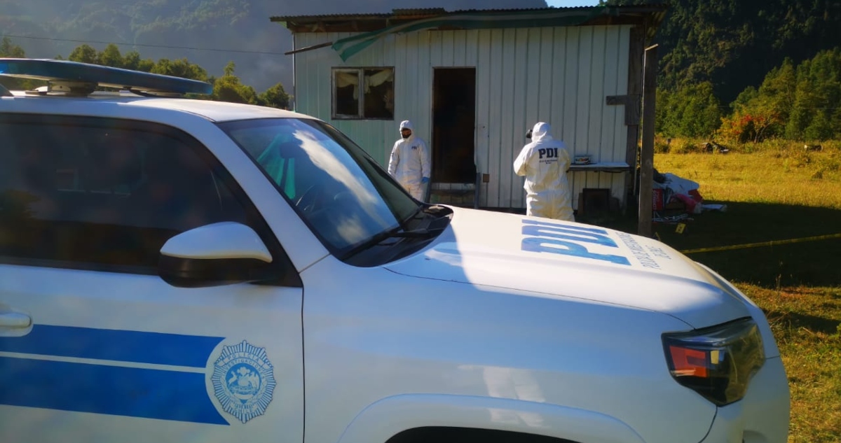 Investigan homicidio de hombre en Lago Ranco: lo encontraron en una fogata